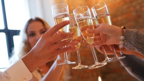 New Year Celebration : નવા વર્ષે દુનિયામાં કેટલો દારૂ પીવાયો? આંકડો જાણીનં વિચારતા રહી જશો