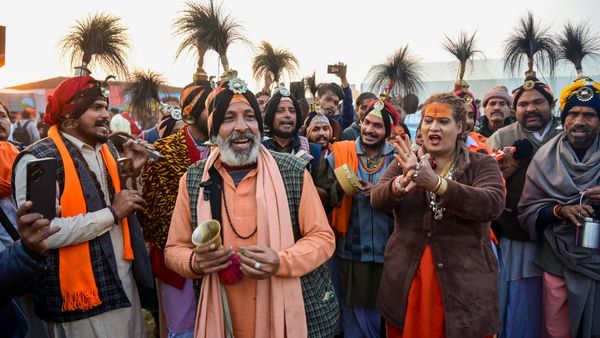 Maha kumbh 2025 : કોણ હોય છે જંગમ સાધુ? કેમ તેમના રહસ્યો બહુ ઓછા લોકો જાણે છે?