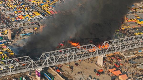Maha Kumbh Fire : મહા કુંભ મેળામાં ટેન્ટમાં આગ લાગી, સીએમ યોગી ઘટના સ્થળે પહોંચ્યા