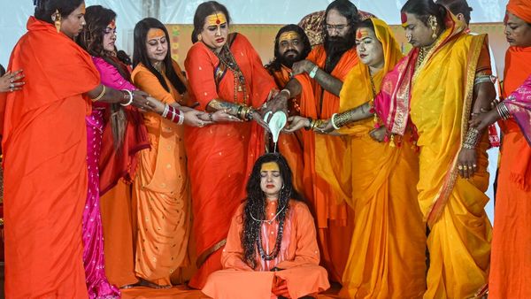 Mamta Kulkarni : દિક્ષા લઈને મહામંડલેશ્વર બની મમતા કુલકર્ણી, જાણો સાધુઓમાં કેમ ખાસ છે આ પદ?