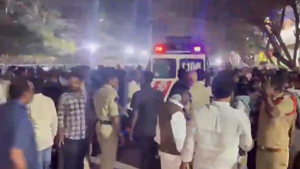 Tirupati stampede : તિરૂપતિ ભાગદોડની આંખો દેખી પીડિતોએ ખુદ જણાવી, સાંભળીને રૂવાડા ઉભા થઈ જશે