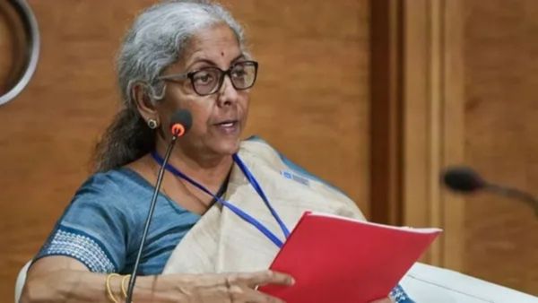 Union Budget 2025: પ્રાઈવેટ કંપનીમાં કામ કરતા કર્મચારીઓને મળી શકે છે ખુશખબર, સરકાર 7500 પેન્શન કરી શકે છે