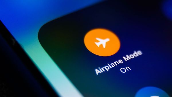 Airplane Mode : મોબાઇલ ફોનમાં એરપ્લેન મોડ શા માટે હોય છે?