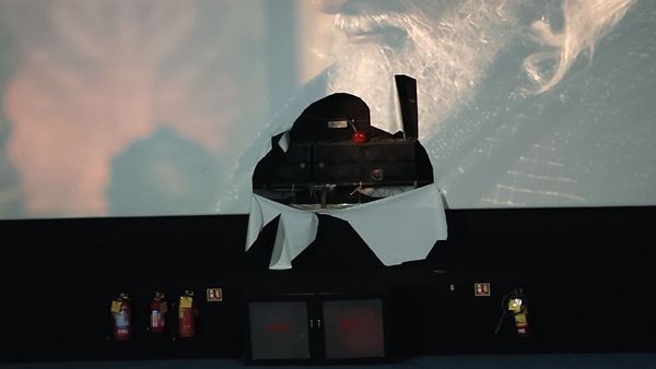 ભરુચના થિયેટરમાં છાવા મૂવી જોઈ રહેલા યુવકે સ્ક્રીનનો પડદો કેમ ફાડી નાંખ્યો?, જાણો કારણ