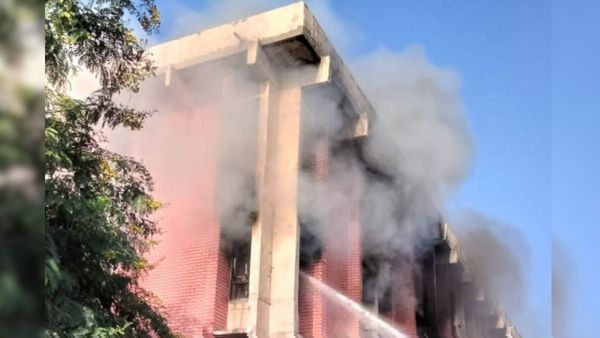 ગાંધીનગરના જૂના સચિવાલયમાં લાગી આગ, ફાયરની થઈ દોડી, કારણ અકબંધ