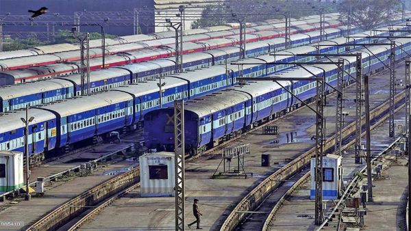 Rail Budget 2025 : બજેટમાં રેલ્વેને શું મળ્યુ? વિગતે જાણો મહત્વની જાહેરાતો