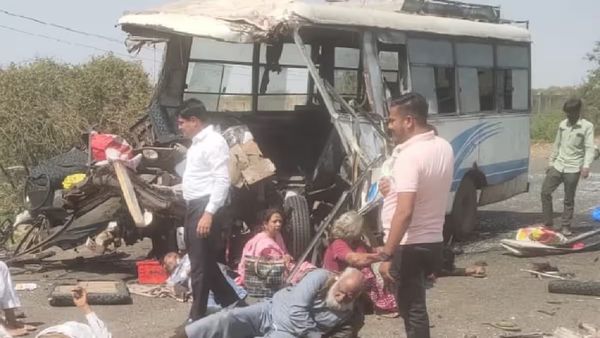 કચ્છમાં ટ્રક અને ખાનગી બસ વચ્ચે ભયંકર અકસ્માત, 7થી વધુના મોત