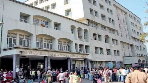 રાજકોટ સિવિલ હોસ્પિટલમાં એક જ રાતમાં 17 દર્દીના મોતથી હાહાકાર, જાણો કારણ?