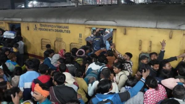 દિલ્હી રેલવે સ્ટેશન પર ભાગદોડમાં 18 લોકોનાં મોત, તપાસ માટે ટીમનું ગઠન, PMએ શોક વ્યક્ત કર્યો