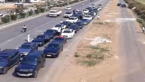 સુરતમાં ધો.12ની ફેયરવેલમાં 35 કારનો કાફલો લઈ જતા વિદ્યાર્થીઓ સામે કાર્યવાહી, 6 લોકો સામે નોંધાઈ FIR