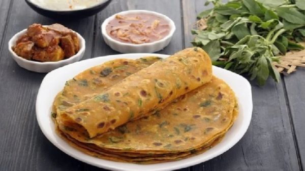 મહાકુંભ મેળામાં ગુજરાતી વાનગીઓની બોલબાલા, થેપલા અને વણેલા ગાંઠિયા લોકોને દાઢે વળગ્યા