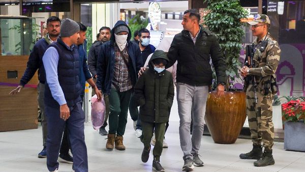 અમેરિકાથી ડિપોર્ટ કરાયેલા 33 ઈમિગ્રન્ટ્સ અમદાવાદ એરપોર્ટ પહોંચ્યા, જાણો સૌથી વધુ ક્યાંના?