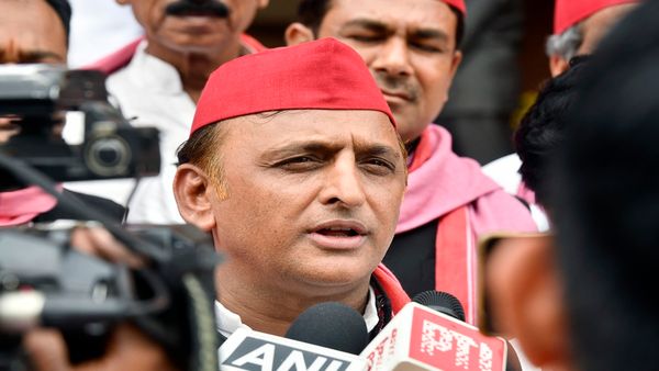 અખિલેશ યાદવે અંસલ જૂથના સમર્થન અંગે યુપીના મુખ્યમંત્રીના આરોપોને નકારી કાઢ્યા