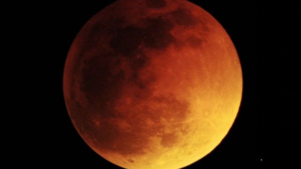 Holi 2025: આ વખતે હોળી પર ચંદ્રગ્રહણ હશે, તો શું 14 માર્ચે રંગ-ગુલાલથી રમી શકાશે? જાણો શું કહે છે શાસ્ત્ર