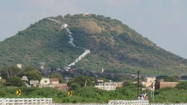 Chotila temple timing : ચૈત્રી નવરાત્રીને લઈને ચોટીલા માતાજી મંદિરના આરતી સમયમાં ફેરફાર
