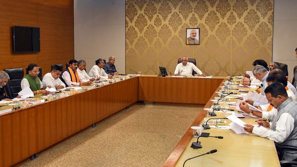 gujarat cabinet expansion : ગુજરાતમાં સરકારના મંત્રીઓના પત્તા કરાશે, આ ધારાસભ્યોને મળી શકે છે મંત્રીમંડળમાં સ્