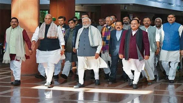 હવે નેતાઓને પણ મોંઘવારી નડી! પગાર અને ભથ્થામાં બમ્પર વધારો, જનતા રામ ભરોસે!