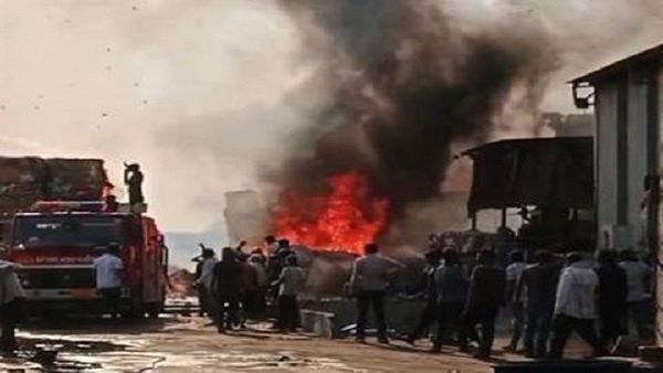 સુરેન્દ્રનગરમાં પેપર મીલમાં લાગી આગ, કરોડો રૂપિયાનો માલ સામાન બળીને ખાખ