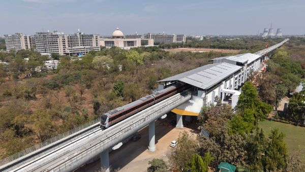 Ahmedabad metro news : અમદાવાદથી ગાંધીનગર અપડાઉન કરનારા કર્મચારીઓ માટે મેટ્રોને લઈને મોટા સમાચાર