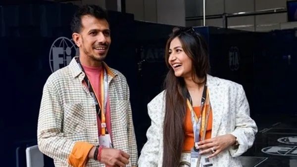 એરપોર્ટ પર એક સાથે નજર આવ્યા યુજવેન્દ્ર ચહલ અને ધનશ્રી વર્મા? જૂઓ વાયરલ થયેલો વીડિયો