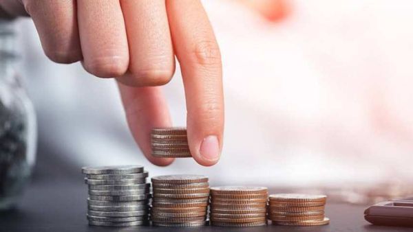 NPS vs Mutual Funds: 2025માં કોણ આપી રહ્યું છે વધુ સારું રિટર્ન? શું તમારે ફંડ્સ ફરીથી ફાળવવા જોઈએ?