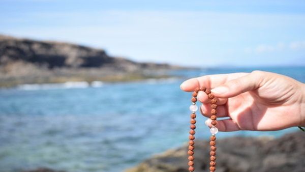 રાશિ પ્રમાણે કરો મંત્રોનો જાપ: દૂર થશે નકારાત્મક ઉર્જા, ખુલશે સફળતાના દરવાજા!