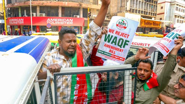 Waqf amendment bill 2025 : દુનિયાના અન્ય દેશોમાં પણ હોય છે વકફ બોર્ડ? જાણો કેવી રીતે કામ કરે છે?