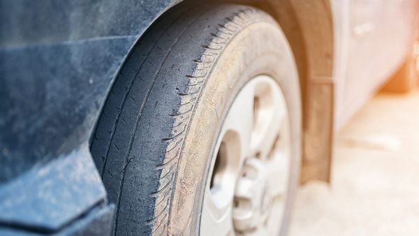 Car Care Tips: ગાડીના ઘસાઈ ગયેલા ટાયર કેવી રીતે ઓળખવા?  આ 5 ટિપ્સ આવશે કામ