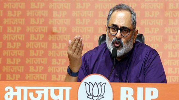 કેરળ ભાજપના વડા રાજીવ ચંદ્રશેખરે સીએમ પિનરાઈ વિજયન પર સ્માર્ટ રોડ પ્રોજેક્ટ માટે શ્રેય લેવાનો આરોપ લગાવ્યો