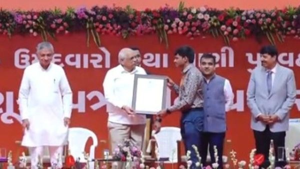 Gujarat: ST નિગમના કંડક્ટર કક્ષાના 2320 અને પાણી પુરવઠા વિભાગના 144 ઉમેદવારોને નિયુક્તિ પત્રો અપાયા