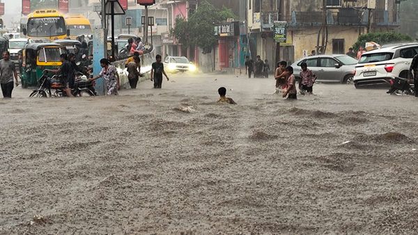 Gujarat rain : વરસાદની મેરેથોન ઈનિંગ માટે તૈયાર થઈ જાવ, આ જિલ્લામાં અતિભારે વરસાદની આગાહી