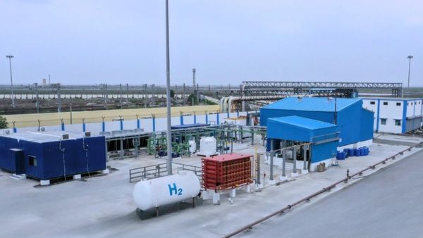 કંડલા પોર્ટ ખાતે ભારતનો પ્રથમ મેક-ઇન-ઇન્ડિયા ૧ મેગાવોટ ગ્રીન હાઇડ્રોજન પ્લાન્ટ કાર્યરત કરાયો