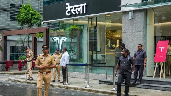 Tesla India Launch : ભારતમાં લોન્ચ થઈ ટેસ્લાની પહેલી કાર, જાણો કિંમત