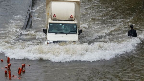 જૂનાગઢના મેંદરડામાં ફાટ્યું આભ, 4 કલાકમાં 10 ઇંચ વરસાદ વરસ્યો, શાળાઓમાં રજા જાહેર