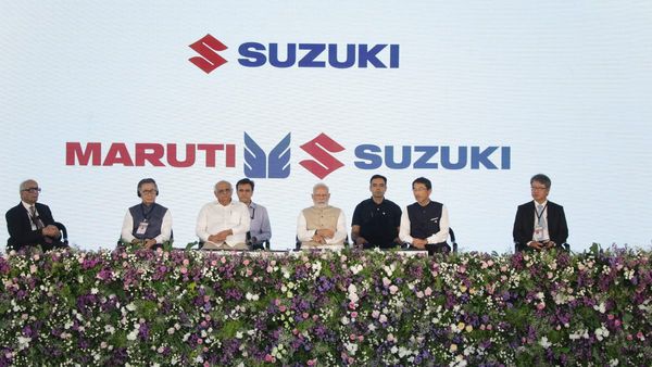 પીએમ મોદીએ સુઝુકીના હાંસલપુર પ્લાન્ટથી પ્રથમ બેટરી ઇલેક્ટ્રિક વ્હીકલ ઈ-વિટારાને પ્રસ્થાન કરાવ્યુ