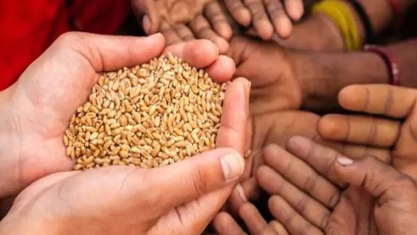 ગરીબો માટે સંજીવની છે ‘PM Garib Kalyan Yojana’, જાણો સંપૂર્ણ માહિતી, લાભ અને રજિસ્ટ્રેશન પ્રક્રિયા