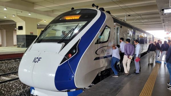 Vande bharat navsari stop : 23મી ઓગસ્ટથી નવસારી રેલવે સ્ટેશન પર વંદે ભારત એક્સપ્રેસ ટ્રેનને સ્ટોપેજ