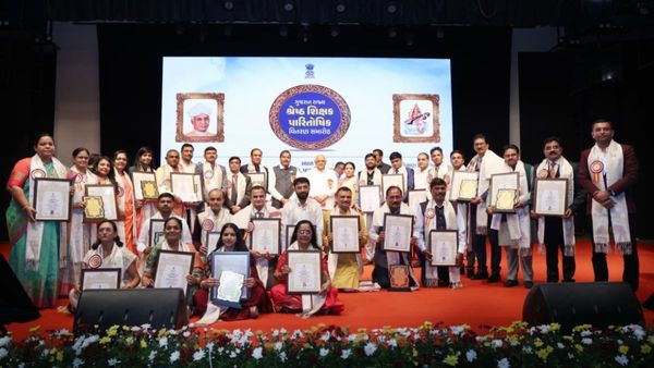 Teachers Day 2025: CM ભૂપેન્દ્ર પટેલના હસ્તે રાજ્યના 30 શિક્ષકોનું 'શ્રેષ્ઠ શિક્ષક પારિતોષિક'થી સન્માન કરાયું