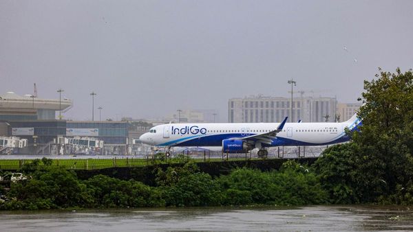 IndiGo Emergency Landing : અમદાવાદ જેવી મોટી દુર્ઘટના ટળી, ઈન્ડિગો ફ્લાઈટનું ઈમરજન્સી લેન્ડિંગ
