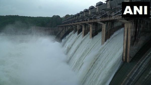 Kadana dam news : મહીસાગર નદી ગાંડીતૂર, મુજપુર મંદિરમાં પાણી ઘુસ્યા