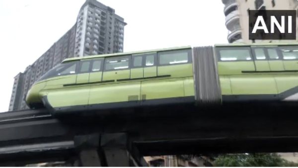 Mumbai Monorail : મુંબઈ મોનોરેલ ફરીથી અધવચ્ચે અટવાઈ, 17 મુસાફરોને રેસ્ક્યુ કરાયા