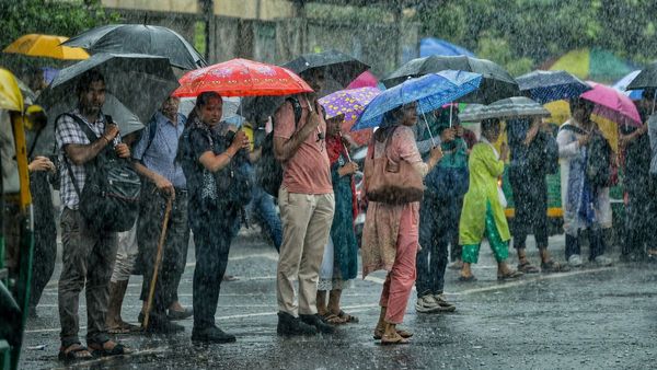 Gujarat Weather: ગુજરાતમાં ફરી ભારે વરસાદની આગાહી, નવરાત્રીમાં ખેલૈયાઓના રંગમાં ભંગ પાડી શકે છે વરસાદ