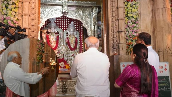 ગાંધીનગર: નવા વર્ષની શરૂઆતમાં CM ભૂપેન્દ્ર પટેલે પંચદેવ મંદિરમાં કર્યા દર્શન, ગુજરાતવાસીઓને પાઠવી શુભકામના