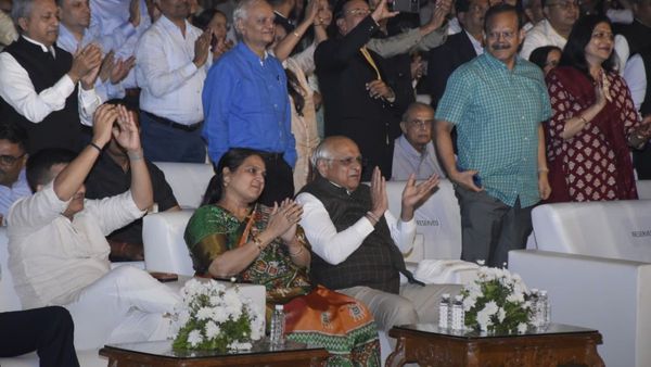 Mera Desh Pahle: ગાંધીનગરમાં 'મેરા દેશ પહેલે'નો ભવ્ય મેગા શો, PM મોદીની 'રાષ્ટ્ર પ્રથમ'ની સફર જીવંત થઈ