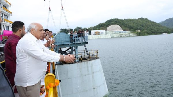 Sardar Sarovar Dam : સરદાર સરોવર ડેમ છઠ્ઠી વખત છલકાયો, નર્મદાના નીરનું મુખ્યમંત્રીએ કર્યું પૂજન કર્યુ