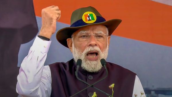 PM Modi in Kevadia: કોંગ્રેસના કારણે કાશ્મીરનો એક ભાગ પાકિસ્તાનના કબ્જામાં ગયો, એકતા પરેડ બાદ PMનું સંબોધન