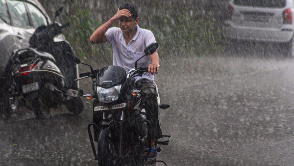 Gujarat Weather: રાજ્યમાં આજે દશેરાના દિવસે આ જિલ્લામાં ભારે વરસાદની આગાહી, જાણો ક્યાં પડશે વરસાદ