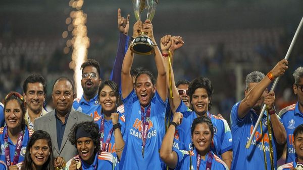 વર્લ્ડ કપ વિજેતા ભારતીય મહિલા ક્રિકેટ ટીમ પર રૂપિયાનો વરસાદ, BCCI એ આટલા કરોડનું ઇનામ આપ્યુ