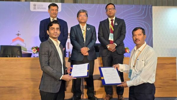 ઓસવાલ એનર્જીઝ અને ડીપીએ વચ્ચે કંડલા બંદર પર ગ્રીન હાઇડ્રોજન અને ડિસેલિનેશન પ્લાન્ટ માટે MoU થયા