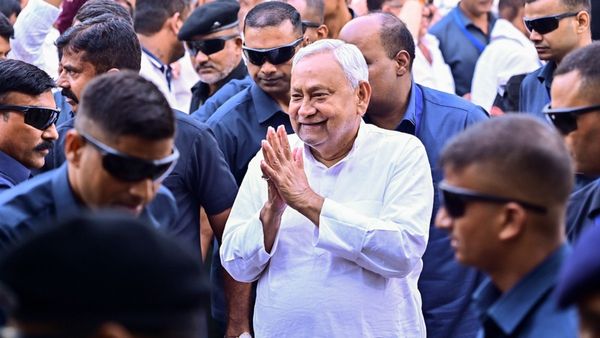 Bihar Election Result 2025: ફરી એકવાર નીતિશ કુમાર! તેજસ્વી-તેજપ્રતાપ આગળ